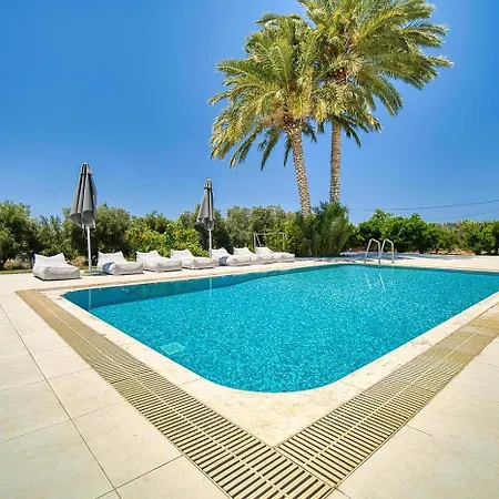 Luxury Oasis Villa Peyia