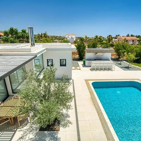 Luxury Oasis Peyia