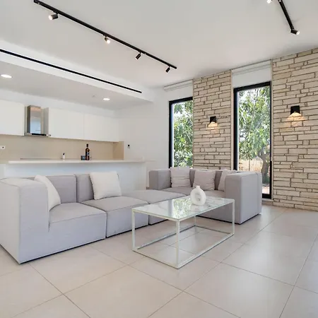 Luxury Oasis Villa *