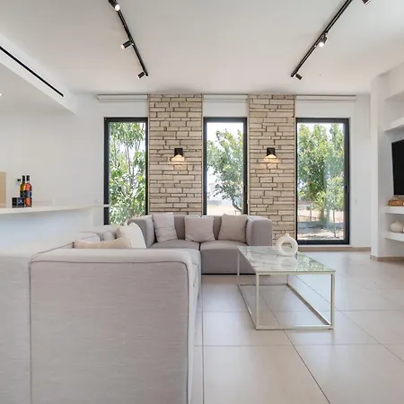 Luxury Oasis Villa Peyia