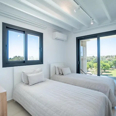 Luxury Oasis Villa Peyia