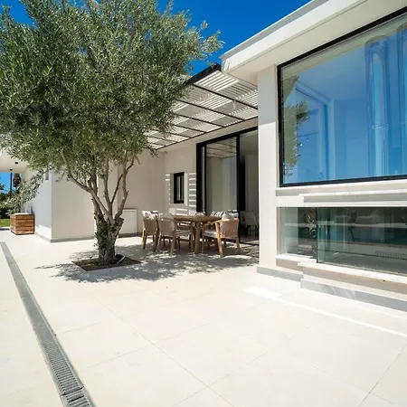 Luxury Oasis Villa *