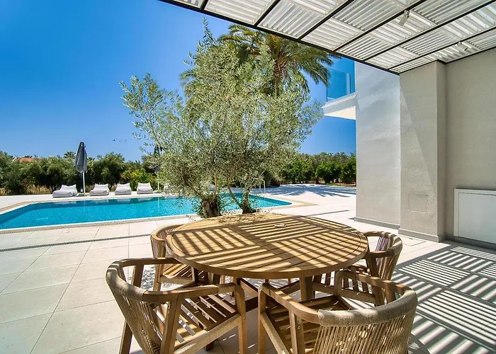 Luxury Oasis Peyia
