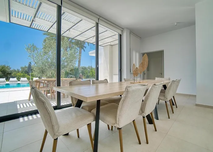 Luxury Oasis Villa *